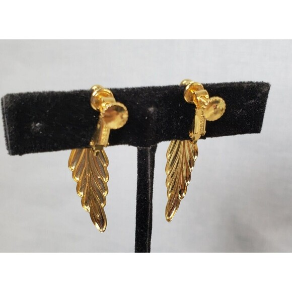 Vintage Napier Gold Tone Dangle Drop Screw Back Leaf Shaped Earrings - Picture 7 of 13